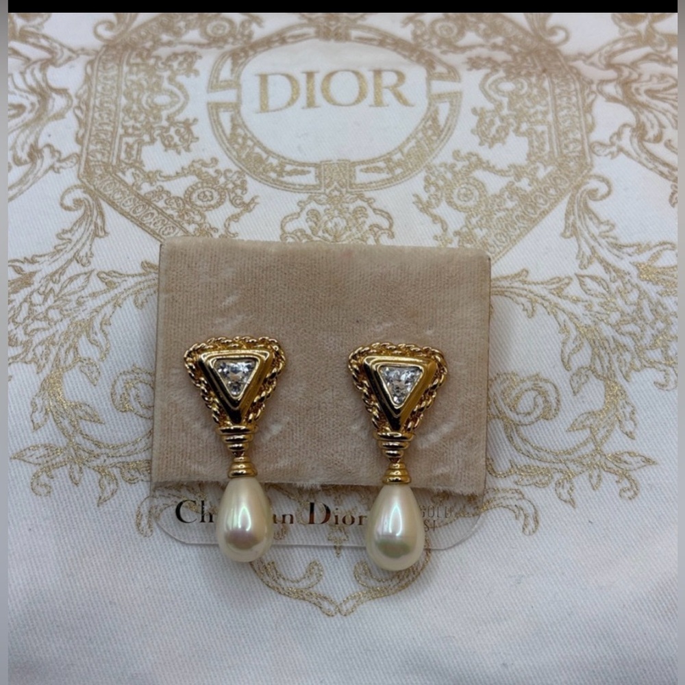 🌼Christian Dior🌸Real 14KT Post Gold & Pearl Earrings Retail $989- Like New 💗